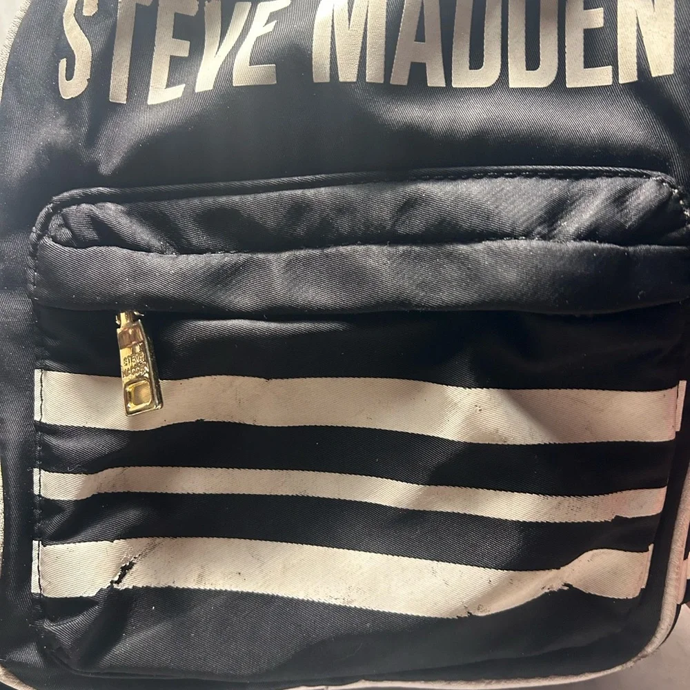Woman’s Steve Madden black and white striped backpack pocketbook purse - Picture 5 of 10